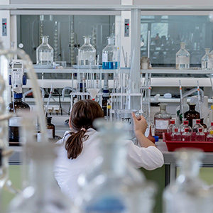 與普通分析型 HPLC 相比，UPLC 有哪些優(yōu)勢(shì)？